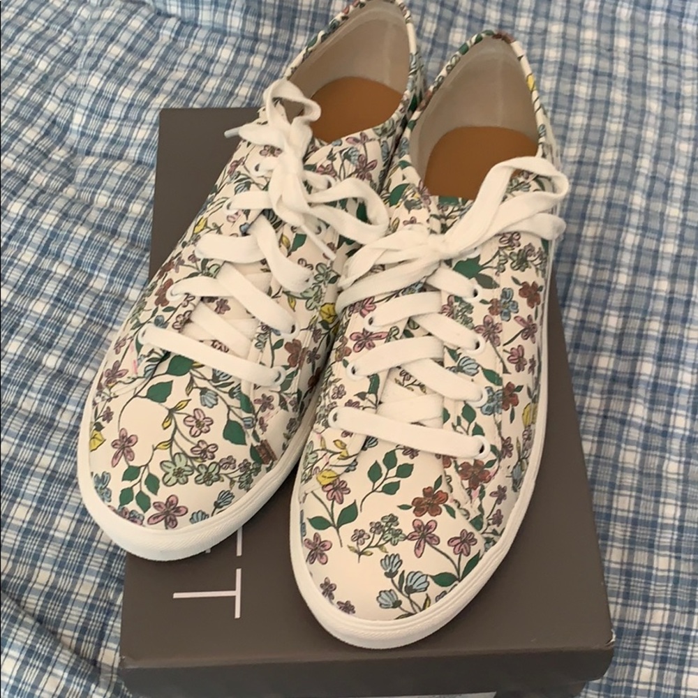 New Loft Sneakers